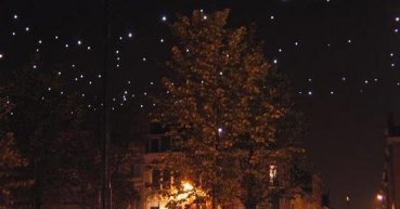 Ein Sternenhimmel mit LED-Leuchten und M12-Steckverbindern
