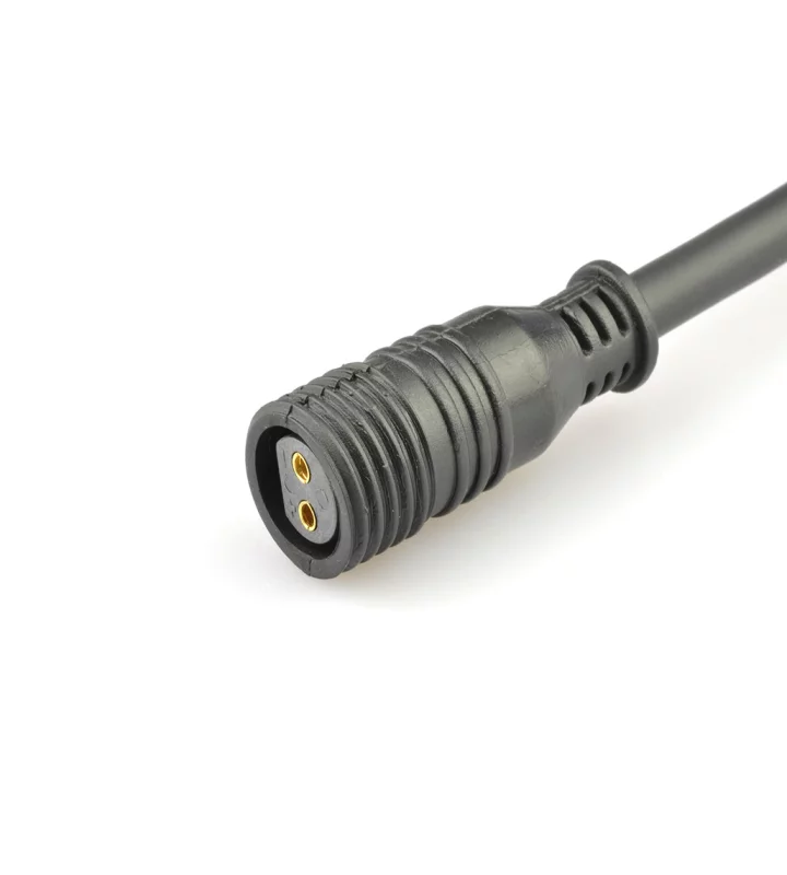 Female cable connector
