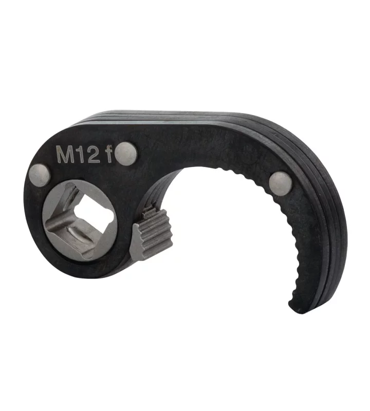 Tool adapter for tightening or loosening