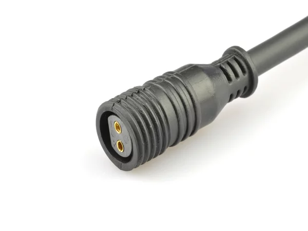 Female cable connector