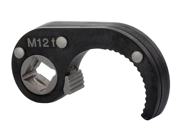 Tool adapter for tightening or loosening