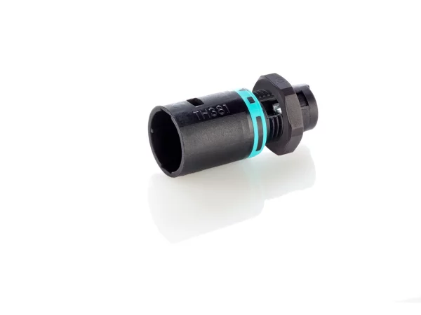 Micro plug connector panel-mounted with saferlock M11
